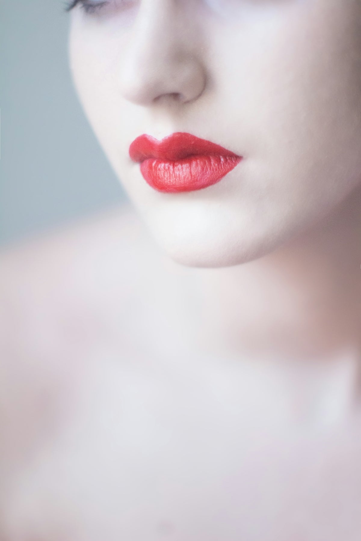 Sip on Softness: The Art of Lip Hydration for Voluptuous Lips - Kenzina
