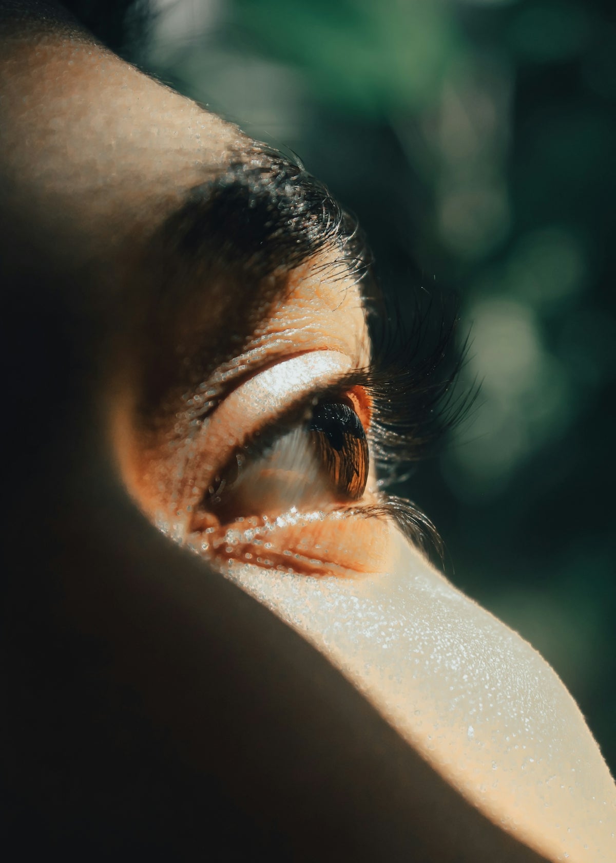 womans eye with brown eyeshadow